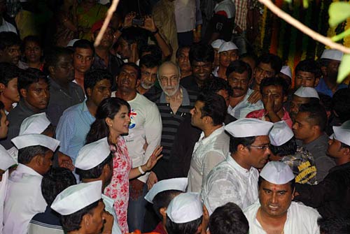 बड़े धूमधाम से विदा हुए लालबाग के राजा | वीडियो देखें