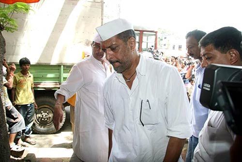 बड़े धूमधाम से विदा हुए लालबाग के राजा | वीडियो देखें