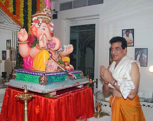 बड़े धूमधाम से विदा हुए लालबाग के राजा | वीडियो देखें