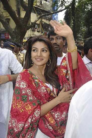 कपूर खानदान का गणेशोत्‍सव | ऐश-ऋतिक की 'गुजारिश'