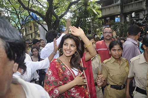 कपूर खानदान का गणेशोत्‍सव | ऐश-ऋतिक की 'गुजारिश'