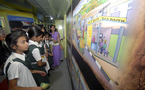 जयपुर पहुंची कॉमनवेल्थ एक्सप्रेस...