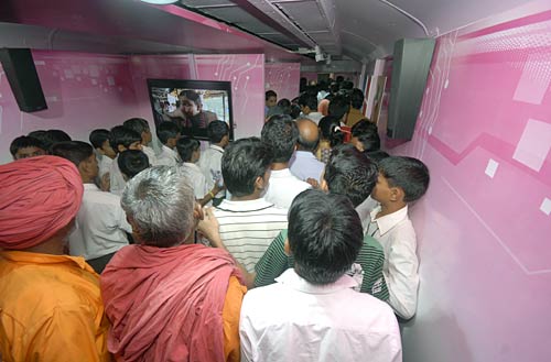 जयपुर पहुंची कॉमनवेल्थ एक्सप्रेस...