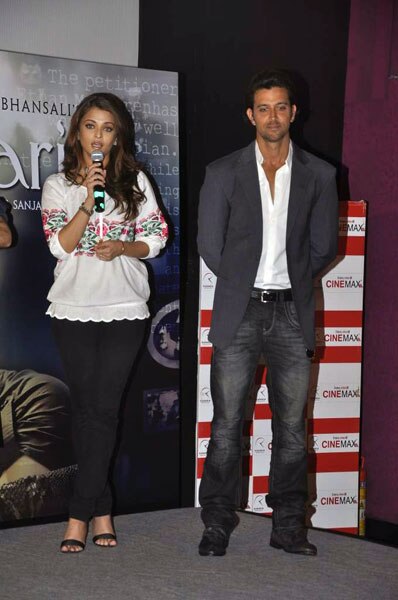 फिल्‍म 'गुजारिश' के प्रमोशन में जुटे ऐश-ऋतिक। अनदेखी तस्‍वीरें