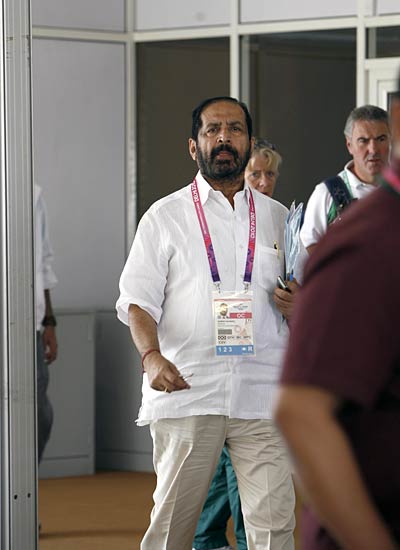 जयपुर पहुंची कॉमनवेल्थ एक्सप्रेस...