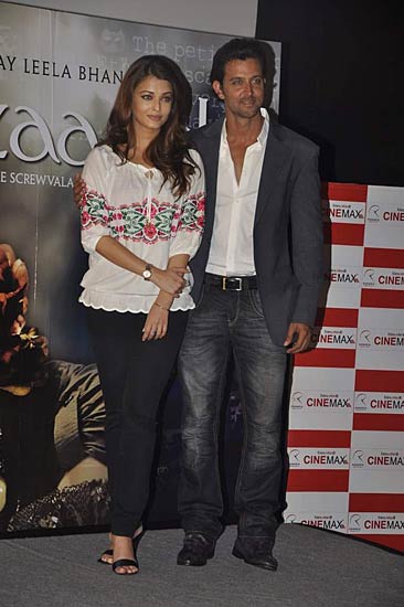 फिल्‍म 'गुजारिश' के प्रमोशन में जुटे ऐश-ऋतिक। अनदेखी तस्‍वीरें