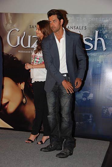 फिल्‍म 'गुजारिश' के प्रमोशन में जुटे ऐश-ऋतिक। अनदेखी तस्‍वीरें