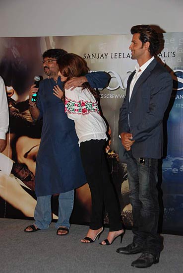 फिल्‍म 'गुजारिश' के प्रमोशन में जुटे ऐश-ऋतिक। अनदेखी तस्‍वीरें