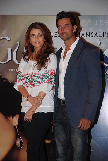 फिल्‍म 'गुजारिश' के प्रमोशन में जुटे ऐश-ऋतिक। अनदेखी तस्‍वीरें