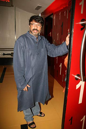 फिल्‍म 'गुजारिश' के प्रमोशन में जुटे ऐश-ऋतिक। अनदेखी तस्‍वीरें