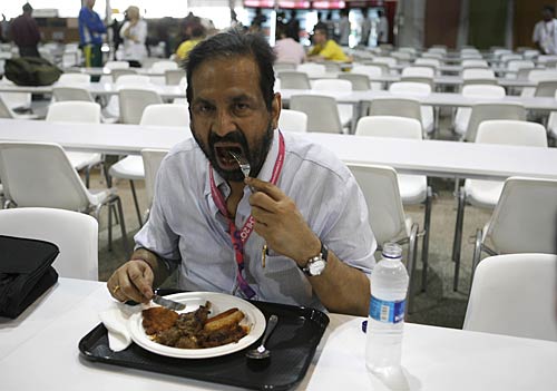 खेलगांव में शुरू हुआ खिलाडि़यों का आना