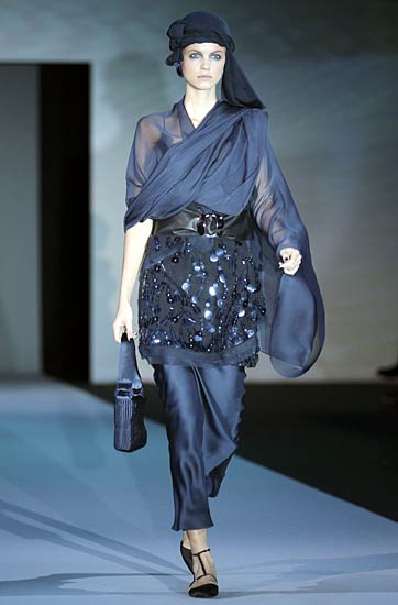 'मिलान फैशन वीक' के दौरान मॉडल्‍स के जलवे