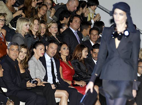 'मिलान फैशन वीक' के दौरान मॉडल्‍स के जलवे