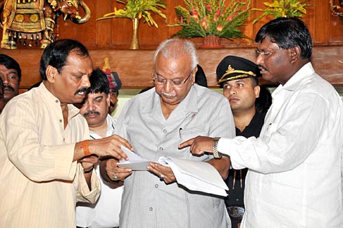 अर्जुन मुंडा ने पेश किया सरकार बनाने का दावा