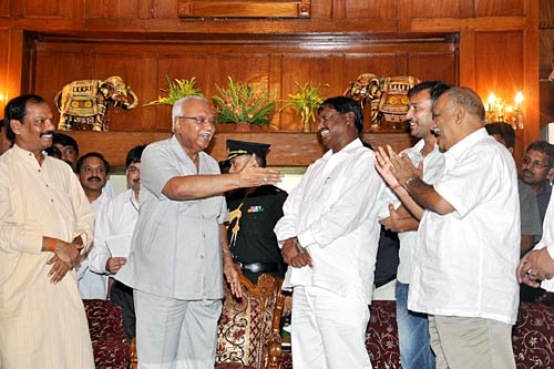 अर्जुन मुंडा ने पेश किया सरकार बनाने का दावा