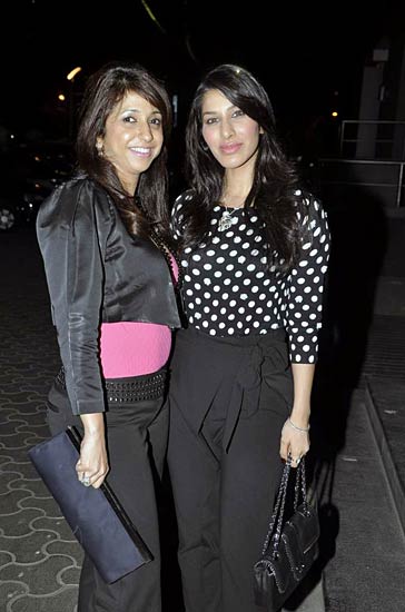 'अंजाना-अंजानी' की स्‍पेशल स्‍क्रीनिंग | 'अंजाना...' की पहली तस्वीर