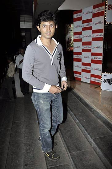 'अंजाना-अंजानी' की स्‍पेशल स्‍क्रीनिंग | 'अंजाना...' की पहली तस्वीर