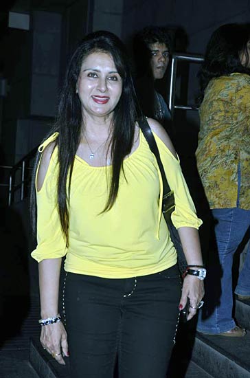 'अंजाना-अंजानी' की स्‍पेशल स्‍क्रीनिंग | 'अंजाना...' की पहली तस्वीर