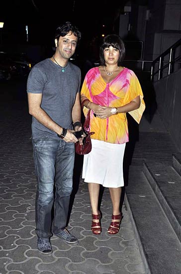 'अंजाना-अंजानी' की स्‍पेशल स्‍क्रीनिंग | 'अंजाना...' की पहली तस्वीर