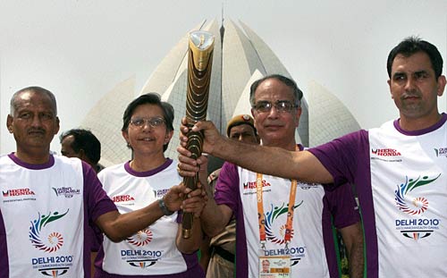 कॉमनवेल्‍थ खेलों के लिए सजी दिल्‍ली | कॉमनवेल्‍थ एक्‍सप्रेस 