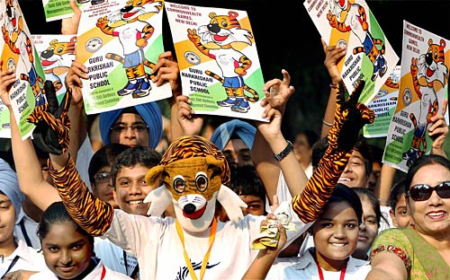 कॉमनवेल्‍थ खेलों के लिए सजी दिल्‍ली | कॉमनवेल्‍थ एक्‍सप्रेस 