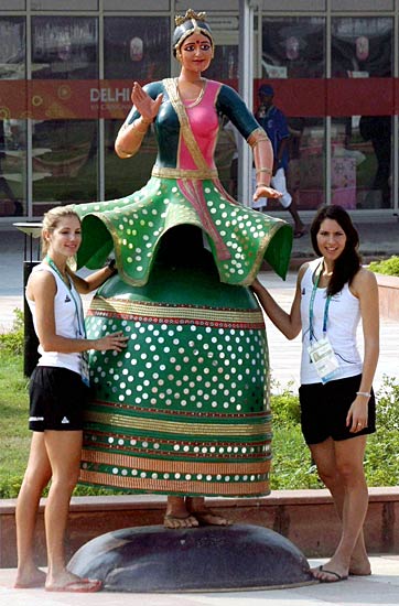 कॉमनवेल्‍थ खेलों के लिए सजी दिल्‍ली | कॉमनवेल्‍थ एक्‍सप्रेस 