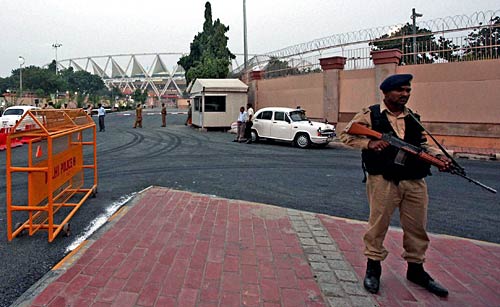 कॉमनवेल्‍थ खेलों के लिए सजी दिल्‍ली | कॉमनवेल्‍थ एक्‍सप्रेस 