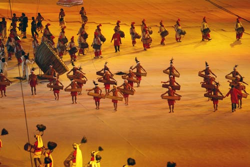 भव्‍य उद्घाटन की रंगारंग तस्‍वीरें  | चला सोनिया चानू का जादू