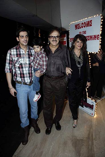 'अंजाना-अंजानी' की स्‍पेशल स्‍क्रीनिंग | 'अंजाना...' की पहली तस्वीर