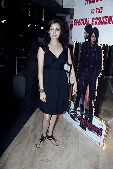 'अंजाना-अंजानी' की स्‍पेशल स्‍क्रीनिंग | 'अंजाना...' की पहली तस्वीर