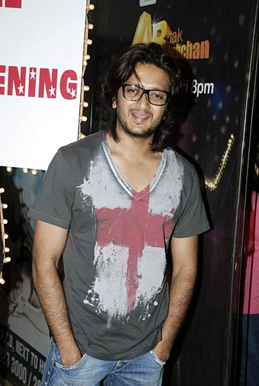 'अंजाना-अंजानी' की स्‍पेशल स्‍क्रीनिंग | 'अंजाना...' की पहली तस्वीर