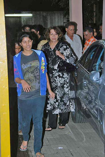 'अंजाना-अंजानी' की स्‍पेशल स्‍क्रीनिंग | 'अंजाना...' की पहली तस्वीर