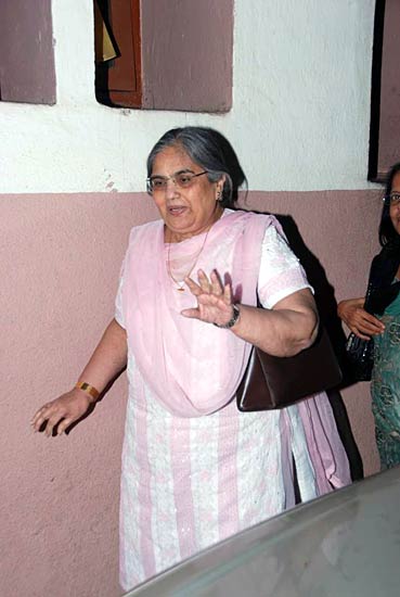 'अंजाना-अंजानी' की स्‍पेशल स्‍क्रीनिंग | 'अंजाना...' की पहली तस्वीर