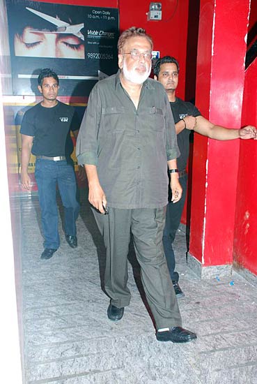 ‘रोबोट’ की स्‍पेशल स्‍क्रीनिंग | रजनीकांत से रोमांस!