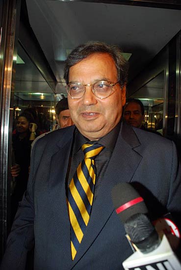 ‘रोबोट’ की स्‍पेशल स्‍क्रीनिंग | रजनीकांत से रोमांस!