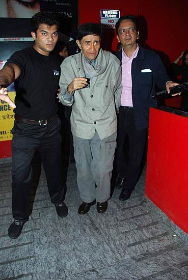 ‘रोबोट’ की स्‍पेशल स्‍क्रीनिंग | रजनीकांत से रोमांस!