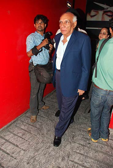 ‘रोबोट’ की स्‍पेशल स्‍क्रीनिंग | रजनीकांत से रोमांस!