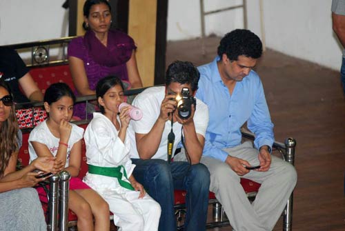 किसी से कम नहीं हैं किंग खान के बच्‍चे भी