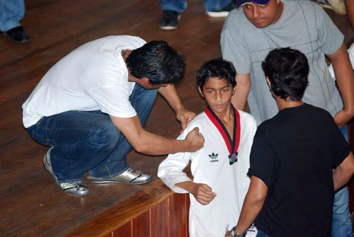 किसी से कम नहीं हैं किंग खान के बच्‍चे भी