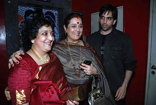 ‘रोबोट’ की स्‍पेशल स्‍क्रीनिंग | रजनीकांत से रोमांस!