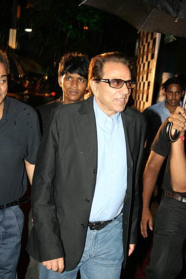 ‘रोबोट’ की स्‍पेशल स्‍क्रीनिंग | रजनीकांत से रोमांस!