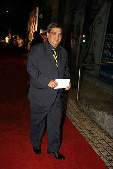 ‘रोबोट’ की स्‍पेशल स्‍क्रीनिंग | रजनीकांत से रोमांस!