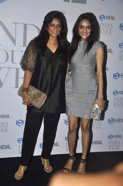 शाहरुख व गौरी के संग पार्टी में सितारे | किंग खान की पार्टी