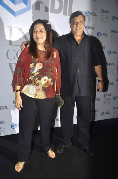 शाहरुख व गौरी के संग पार्टी में सितारे | किंग खान की पार्टी