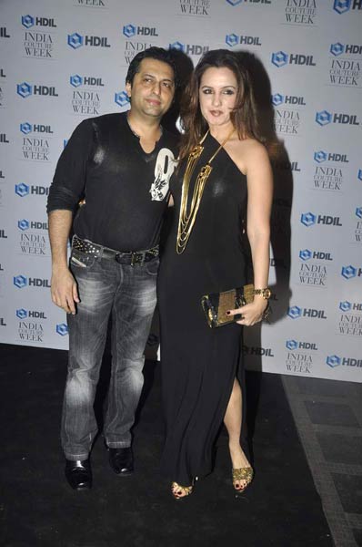 शाहरुख व गौरी के संग पार्टी में सितारे | किंग खान की पार्टी