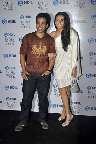 शाहरुख व गौरी के संग पार्टी में सितारे | किंग खान की पार्टी