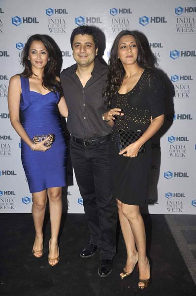 शाहरुख व गौरी के संग पार्टी में सितारे | किंग खान की पार्टी