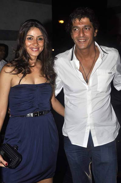 शाहरुख व गौरी के संग पार्टी में सितारे | किंग खान की पार्टी