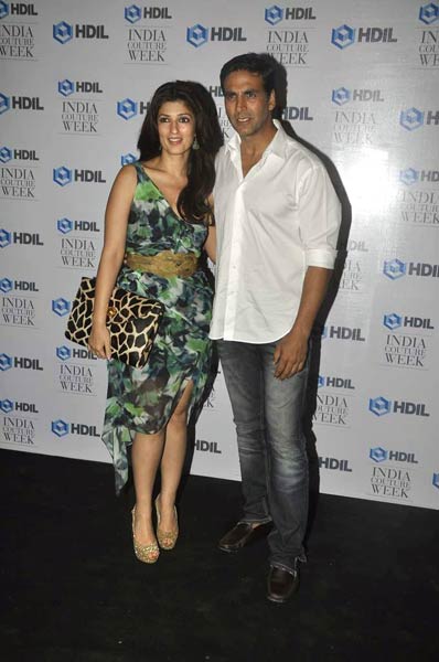 शाहरुख व गौरी के संग पार्टी में सितारे | किंग खान की पार्टी