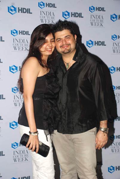 शाहरुख व गौरी के संग पार्टी में सितारे | किंग खान की पार्टी